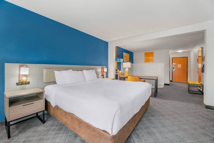 Comfort Inn & Suites Sheboygan I-43