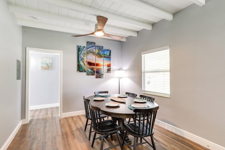 Bright Pinellas Park Getaway w / Private Pool!