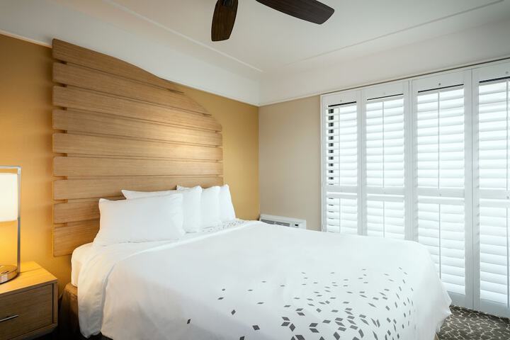 Room 11 of 24