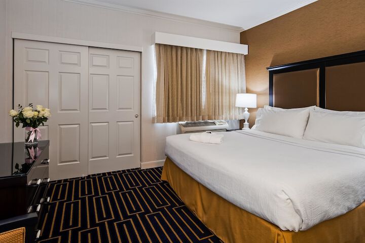 Room 26 of 34