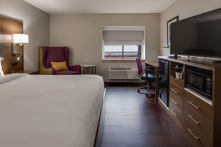 Room 5 of 23