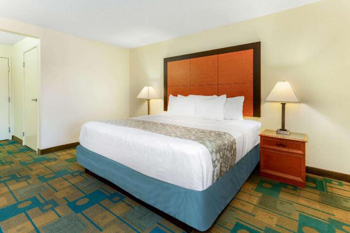 La Quinta Inn & Suites by Wyndham Chicago Willowbrook