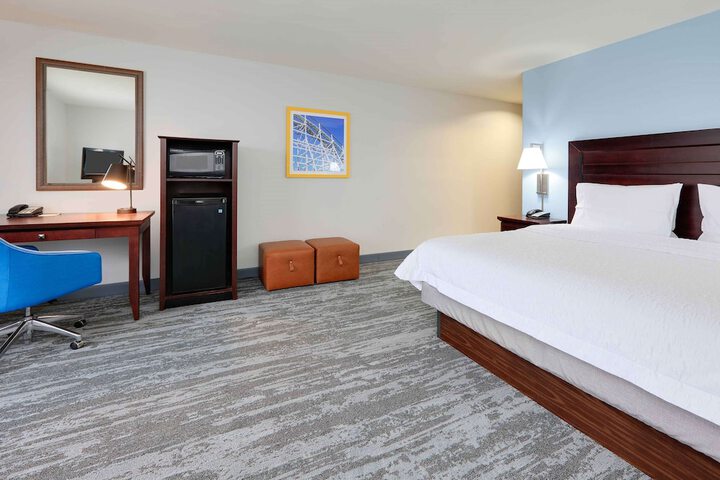 Room 17 of 38