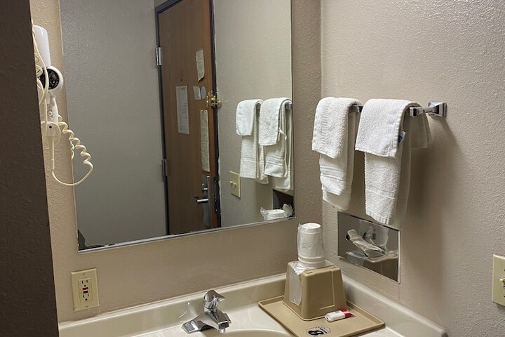 Room 5 of 18