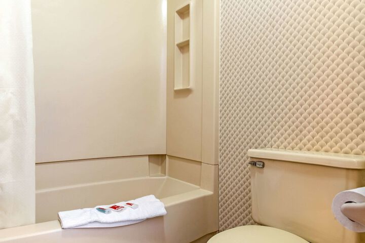 Room 14 of 36