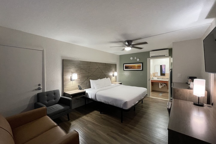 Room 54 of 77
