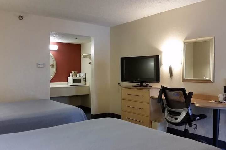 Room 17 of 33