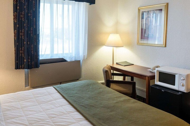 Room 17 of 37