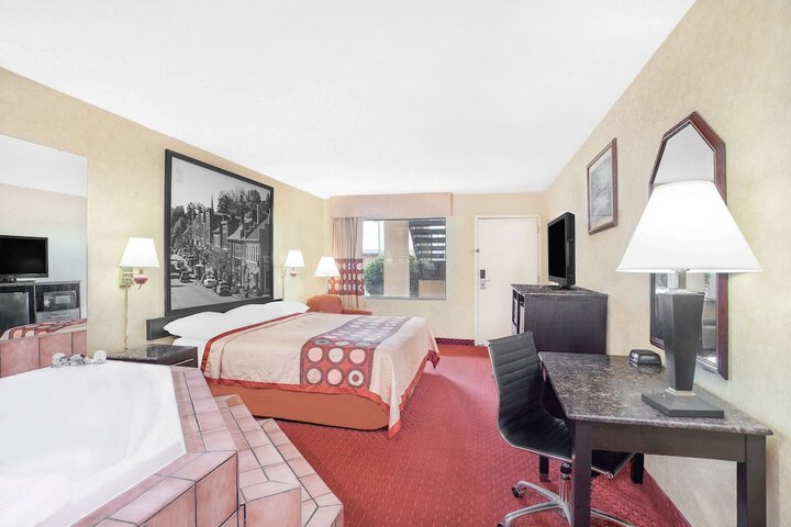Room 5 of 16