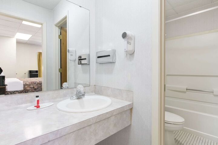 Room 15 of 18