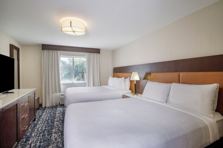 Gray Wolf Inn & Suites