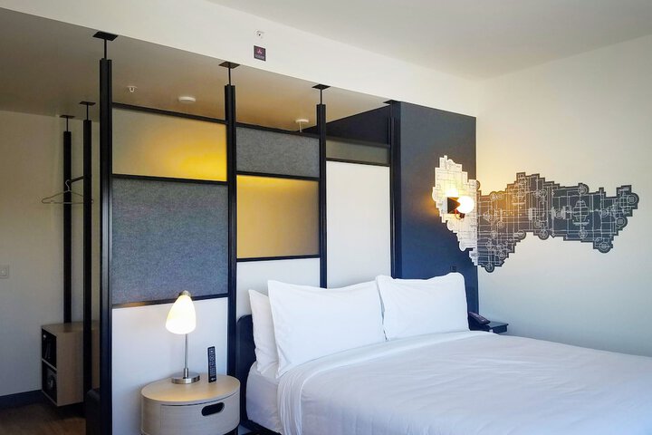 Room 10 of 31