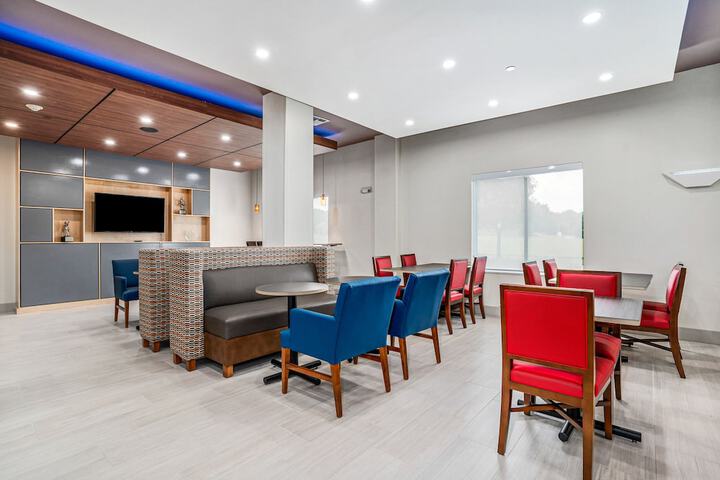 Holiday Inn Express Suites Van Buren-Ft Smith Area by IHG
