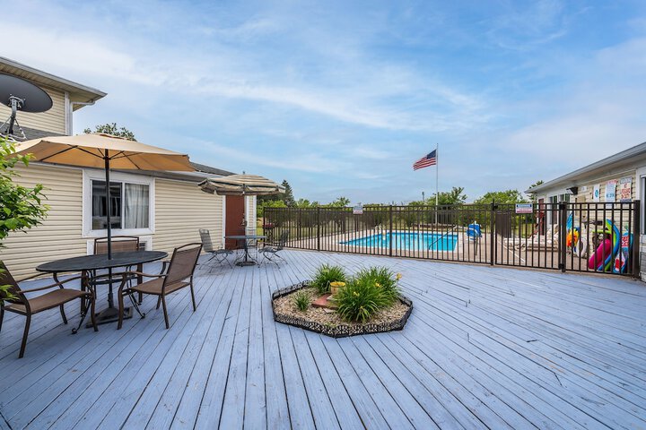 Sundeck 42 of 43