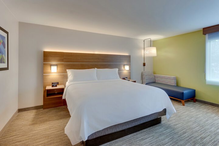 Room 34 of 79