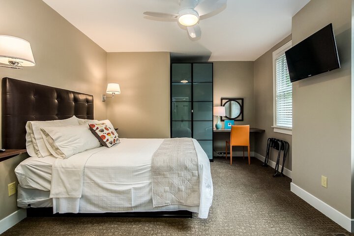 Room 15 of 34