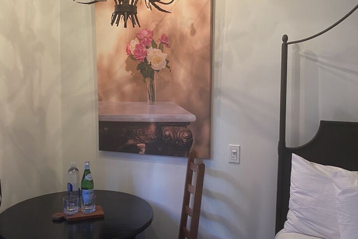 Room 28 of 68