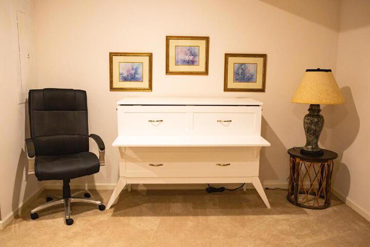 Beautiful Parkside Suite
