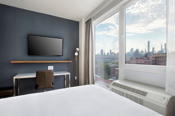 Room 13 of 20