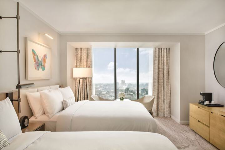 Room 60 of 118