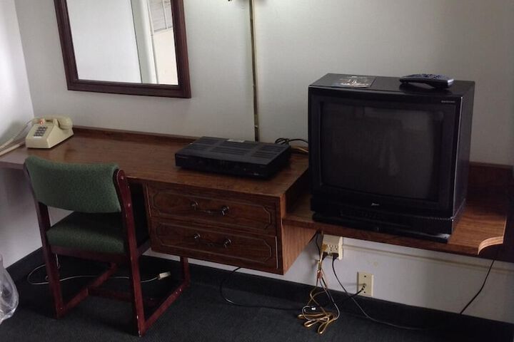 Room 33 of 47