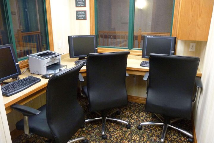 Business Center 25 of 26