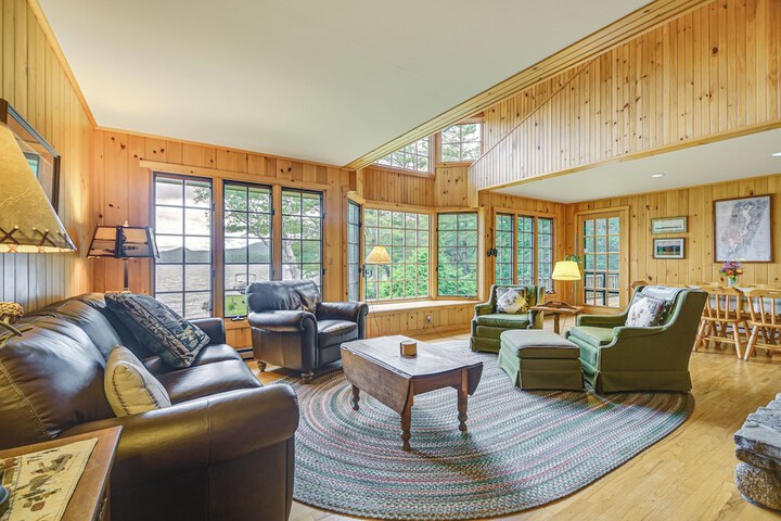 Lakefront Escape w / Deck & Kayaks in Lovell!