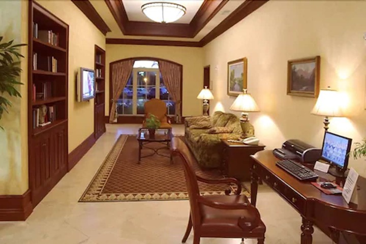 Business Center 38 of 40