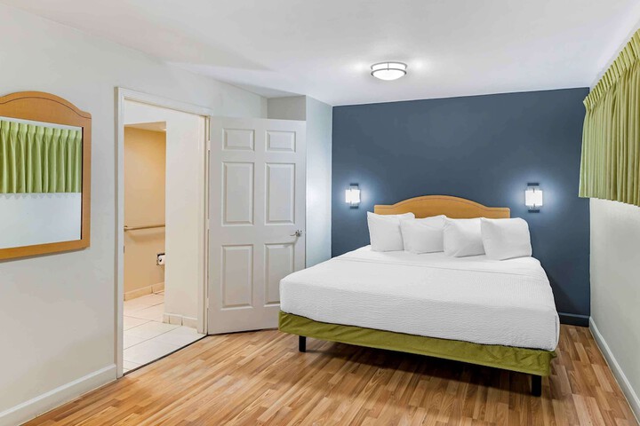 Room 16 of 27
