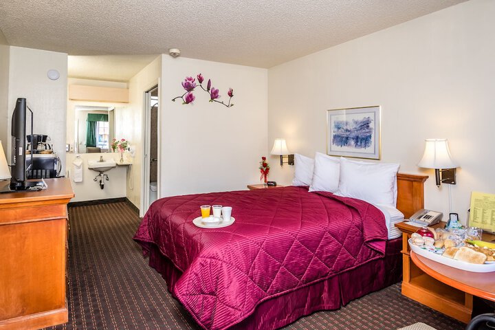 Hollister Inn