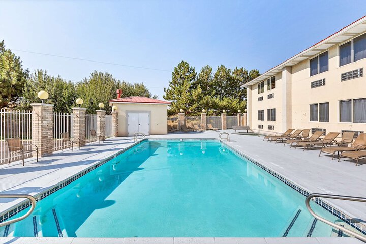 Pool 11 of 46