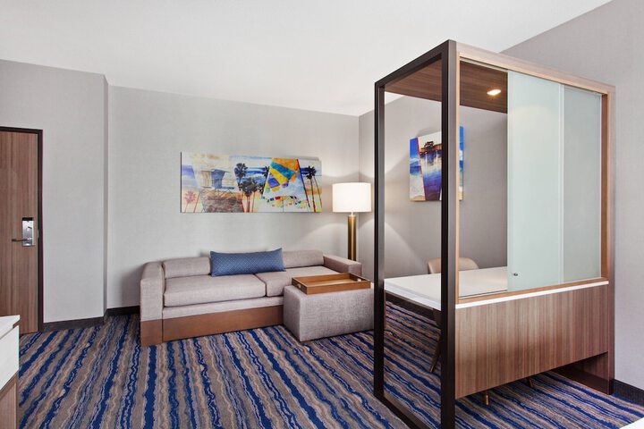 Room 17 of 31