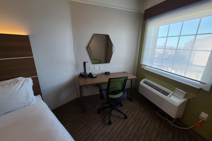 Room 40 of 63