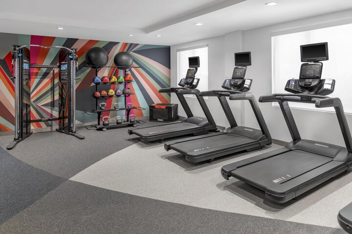 Hilton Garden Inn Queens / JFK Airport