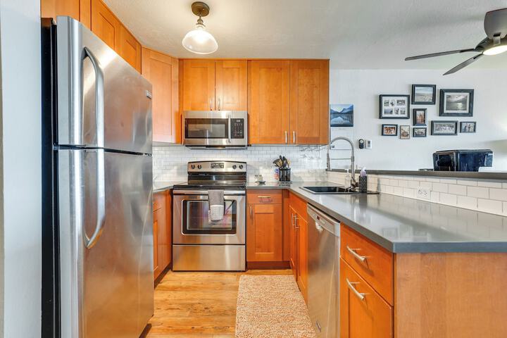 8 Mi to Keystone Resort: Dillion Condo w / Hot Tub!