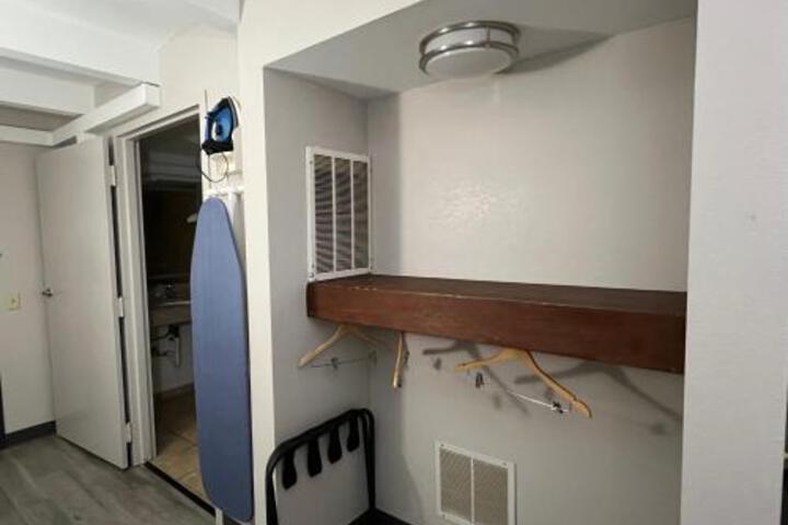 Room 32 of 40