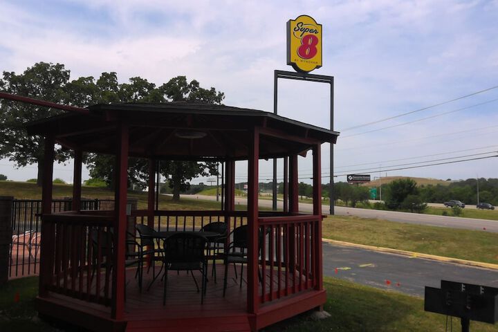 Super 8 by Wyndham Sapulpa / Tulsa Area