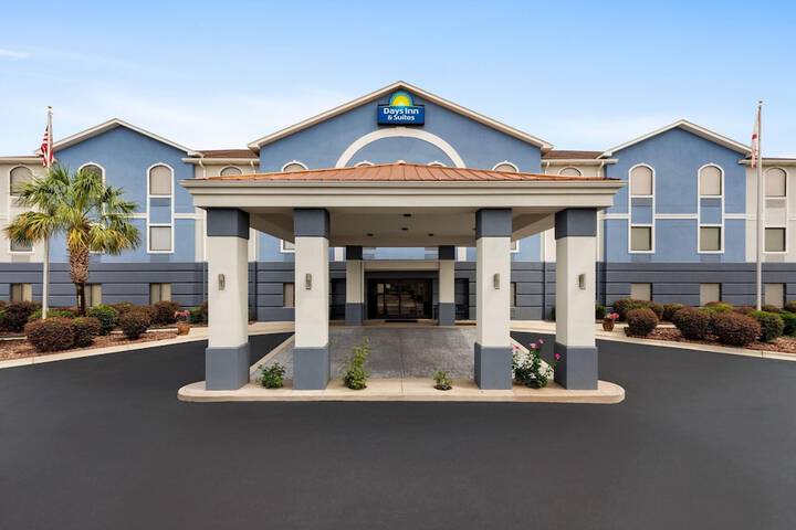 Days Inn & Suites by Wyndham Prattville-Montgomery