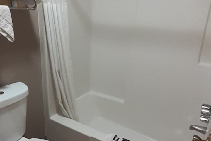 Room 6 of 16