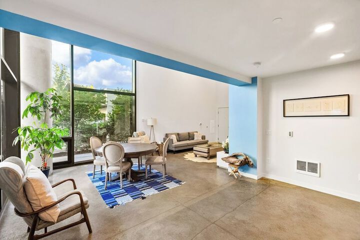 Airy and Open Corner Loft - 92 Walkscore