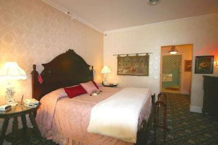 Room 33 of 84