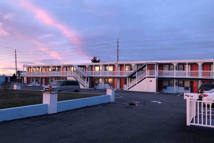 New Sea Breeze Motel