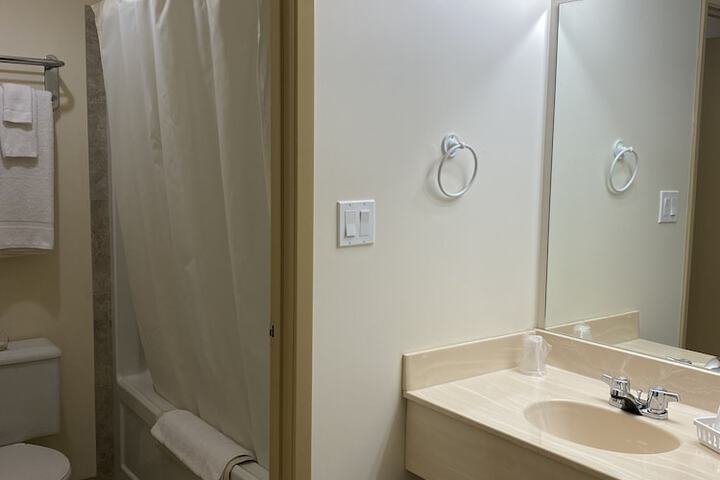Room 16 of 77