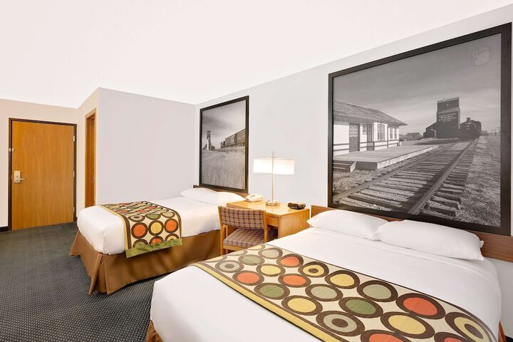Room 8 of 19