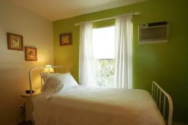 PENNYS PLACE INN PARADISE