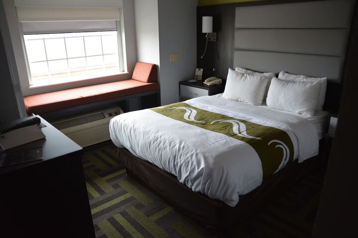 Room 20 of 33