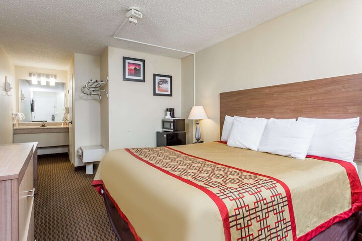 Room 15 of 20