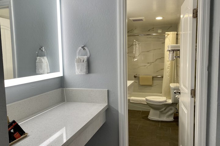 Room 146 of 152