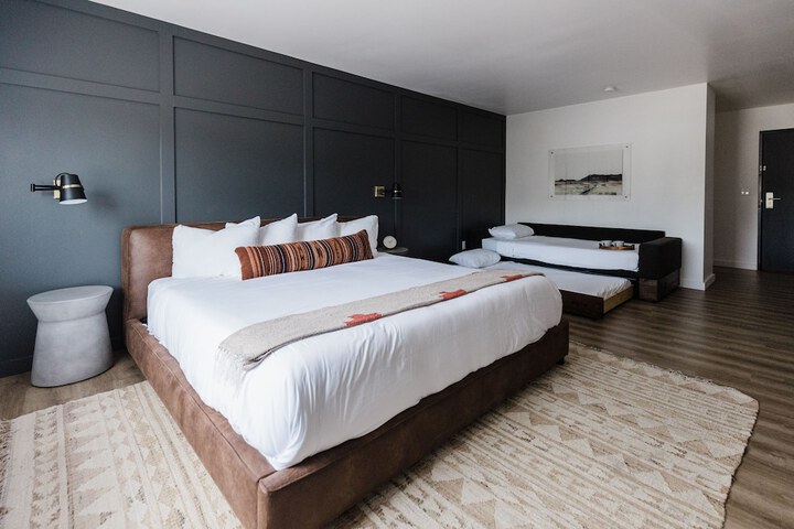 Room 142 of 172