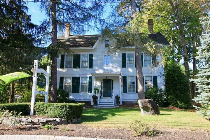PineCrest Inn